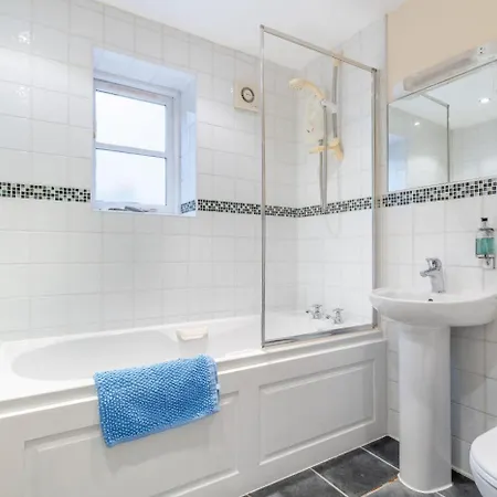 3 Bed In Whitby Oc-L30531 *